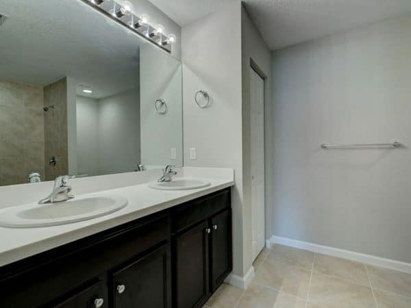 verona-synergy-homes-bathroom